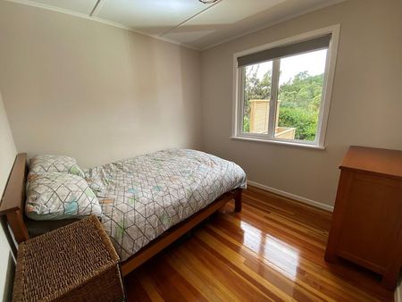 SUNNY, WARM, DRY, 3 BEDROOMS - NEWLANDS - Photo 3