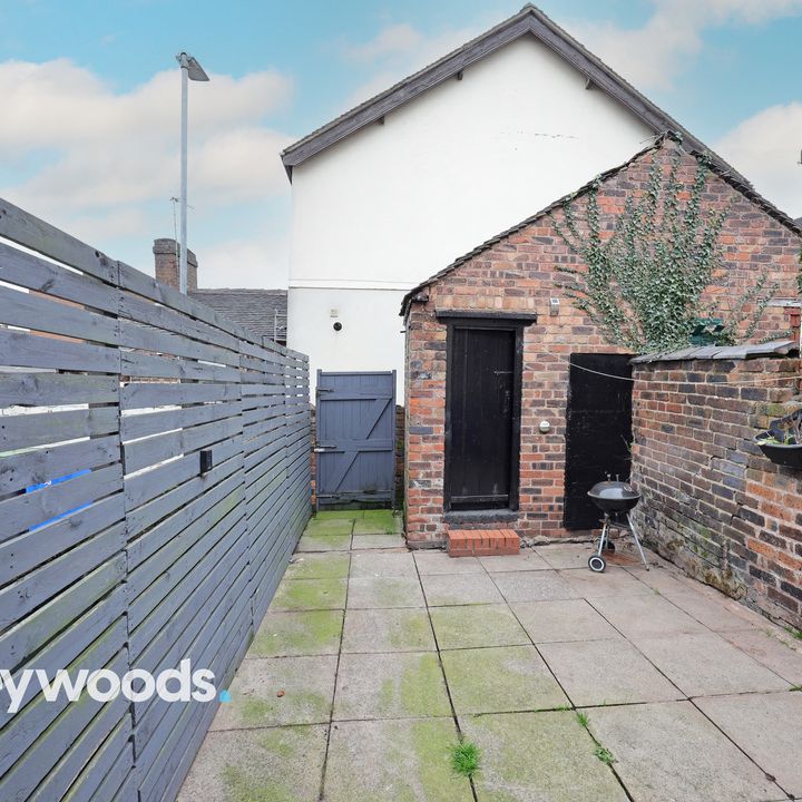 2 bed terraced house to rent in Anchor Road, Stoke-on-Trent, Staffordshire - Photo 1