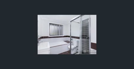 Modern 4-Bedroom Townhouse in Prime Location - Photo 4