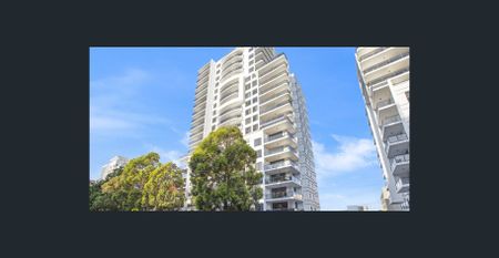 Spacious light-filled home / oversized balcony / resort setting - Photo 5