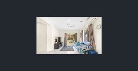 Modern Townhouse Offering Easy Living and Convenience - Photo 4