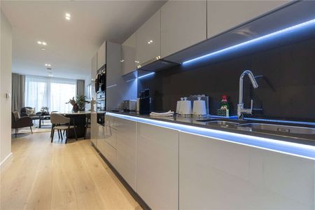 A stunning two double bedroom apartment with concierge and lift. - Photo 5