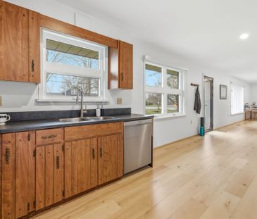 For Lease - 425 Bloomfield Main Street, Prince Edward County, Ontario - Photo 4