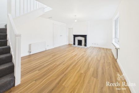 16 Alanbrooke Crescent, Newtownards, BT23 8FE - Photo 2