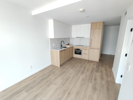 Georgetown. One Bedroom Condo on 23rd Floor - Photo 4