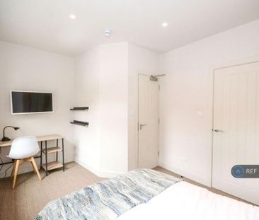 1 bedroom in a house share to rent - Photo 2