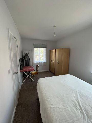 Room in a Shared House, Cross Way, NW10 - Photo 3