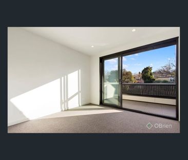 Stylish Townhouse in Prime Glen Iris Pocket - Photo 3