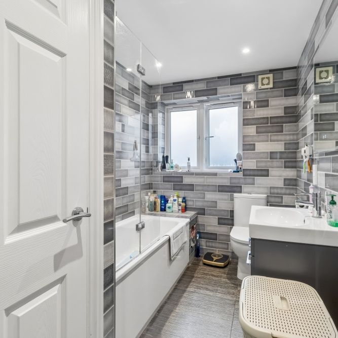 4 Bed End Terrace, Malvern Avenue, HA2 - Photo 1