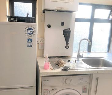 2 Bed Flat, Brook Road, IG2 - Photo 6