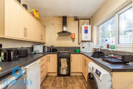 4 bed Semi-Detached House for Rent - Photo 5