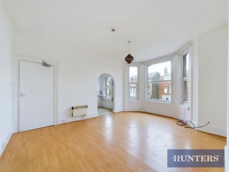 1 bedroom Flat To Let - Photo 2