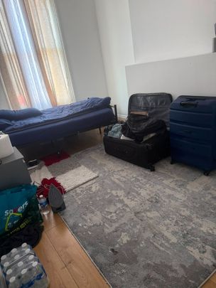 Room in a Shared Flat, Denmark Hill, SE5 - Photo 1
