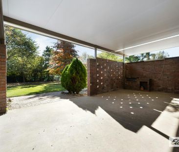 Warmth, Charm & Versatility - Photo 2