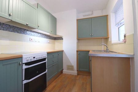 2 bedroom terraced house to rent - Photo 4