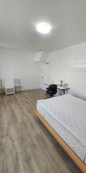 1 bedroom in a house share to rent - Photo 1