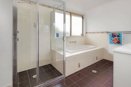 PRICE DROP - Solid Family Home - Photo 5