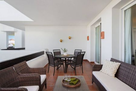 2 bedroom luxury Apartment for rent in Benahavís, Spain - Photo 3