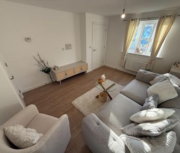 3 bedroom semi-detached house to rent - Photo 2