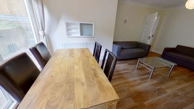 4 bedroom semi-detached house to rent - Photo 1