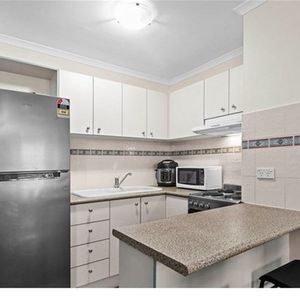 A Quiet Sanctuary Away from The Bustle of The Inner-City - Photo 2