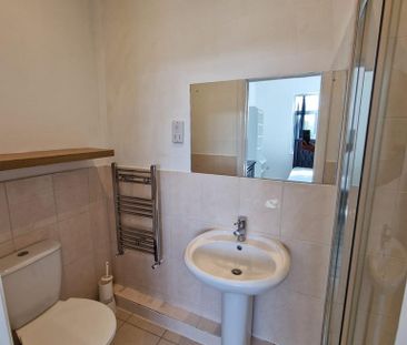 1 bedroom in a house share to rent - Photo 4