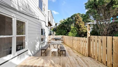 11-Bedroom House for Rent – 58 Thompson Street - Photo 2