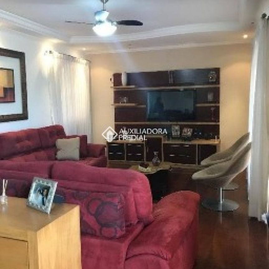 Sobrado com 3 quartos e 202m² para alugar em Demarchi, São Bernardo do Campo. - Foto 1