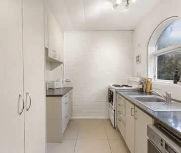 An urban sanctuary in the heart of Epsom - Photo 2