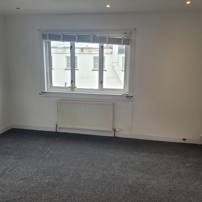 3 bedroom flat to rent - Photo 1