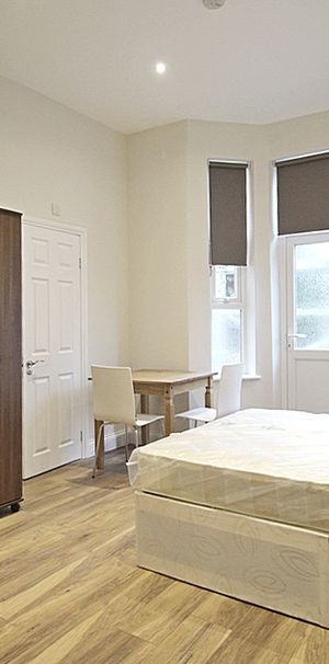 Lampton Road, TW3, Hounslow - Photo 1