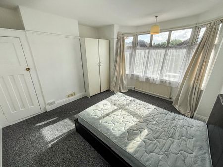 3 bedroom semi-detached house to rent - Photo 5