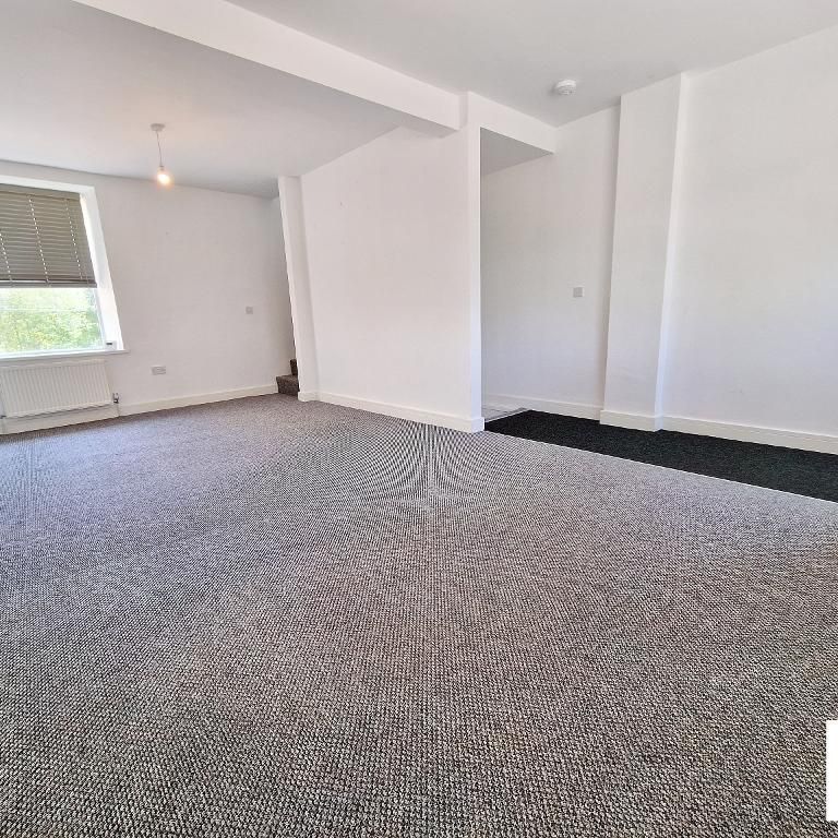 3 bedroom end of terrace house to rent - Photo 1