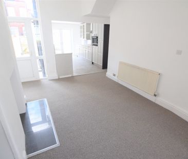 To Let 3 Bed Mid Terraced House - Photo 6