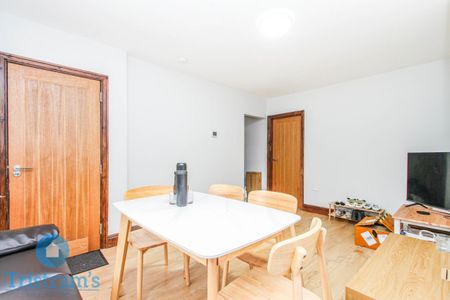 References Pending - 2 bed Mid Terraced House - Photo 3