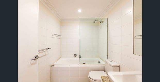 Three bedroom townhouse in cul-de-sac - Photo 1