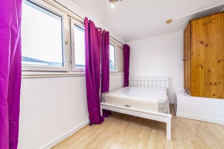 3 bedroom flat to rent - Photo 2