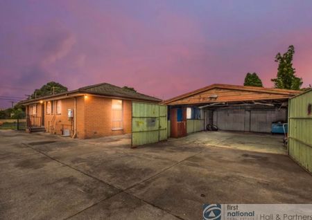 WELL PRESENTED HOME IN QUIET LOCATION - Photo 4