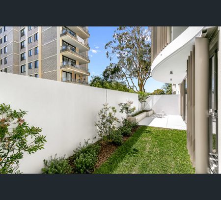2/21 Waverley Crescent, Bondi Junction, NSW 2022 - Photo 3