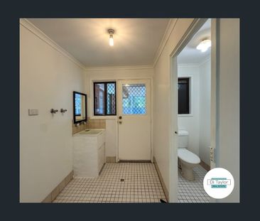 4 Bedroom House for Rent in Great Browns Plains Location - Photo 3