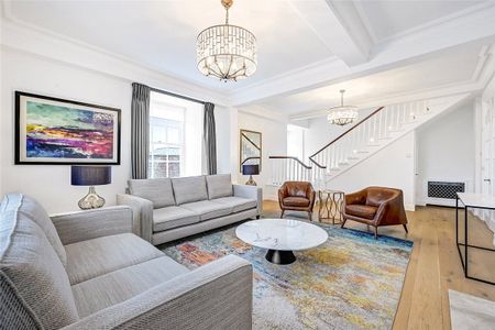 Exceptionally bright four bedroom penthouse apartment of approximately 2,354 square feet. - Photo 2