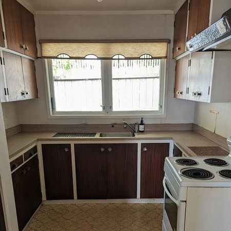 Lovely solid 2 bedroom home - Photo 2