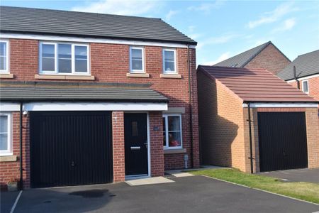 3 bedroom semi-detached house to rent - Photo 2