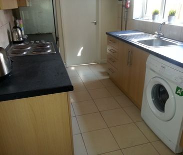 4 Bedroom Terraced To Rent in Nottingham - Photo 4