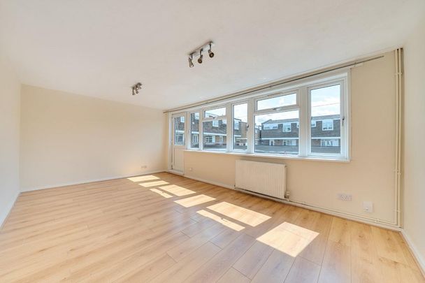 3 bedroom flat to rent - Photo 1