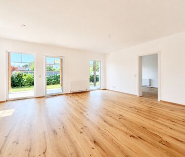 Frisch renovierte 3-Zimmer-Wohnung mit Garten, Parkplatz und barrie... - Photo 2