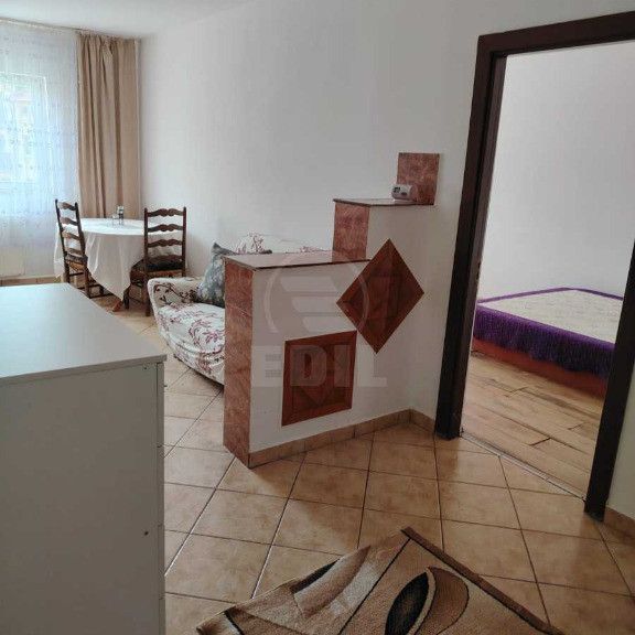 Inchiriere Apartament 1 camera decomandat, 40 mp Florilor - Photo 1
