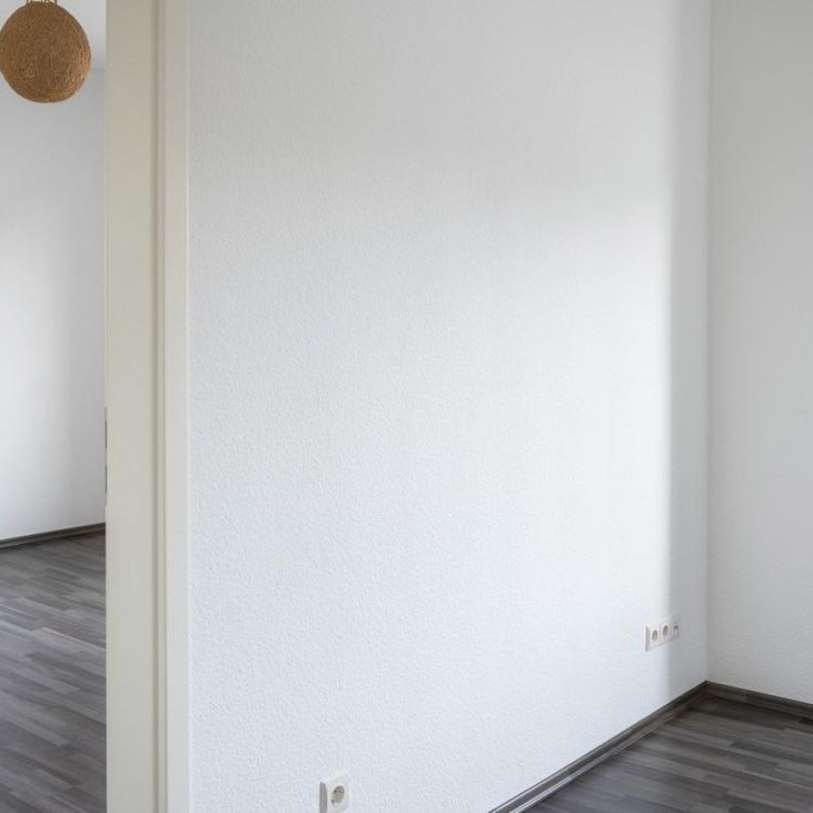 Große 2.5-Zimmer Wohnung mit Balkon in Stuttgart - Bad Cannstatt - Photo 1
