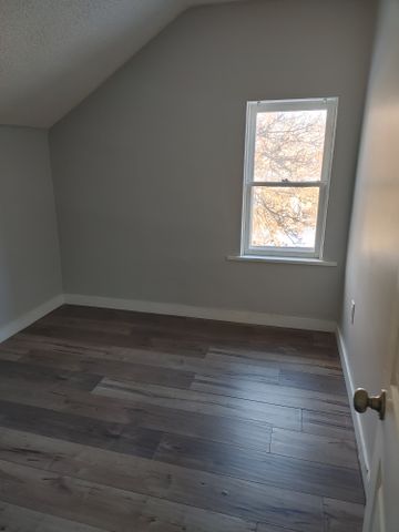 1368 ATHOL 3 BEDROOMS - Photo 4