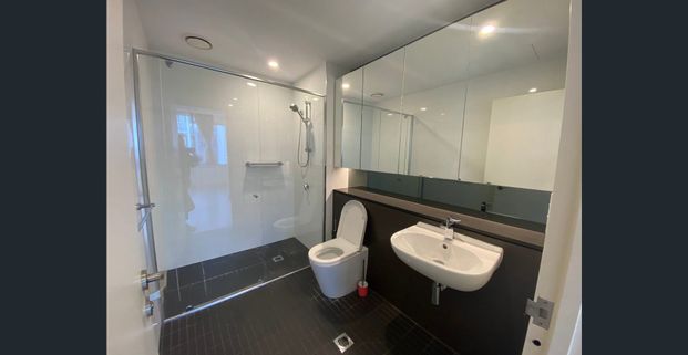 Modern 2-Bedroom Apartment with 2 Bathrooms and Parking - Photo 1